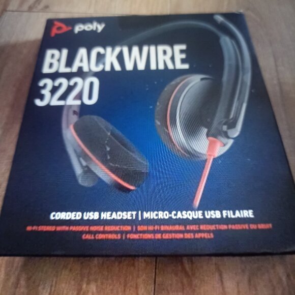 Corded USB headset. - Picture 1 of 2